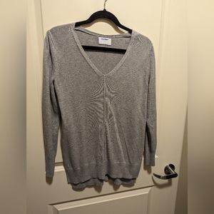 Lightweight V-neck sweater